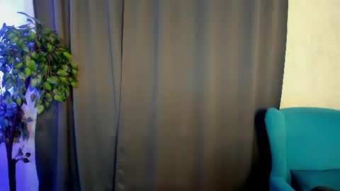 Snapshot of little__isabel chatting on 18, 6, 2026 Isabel online show from 18, 6, 2026