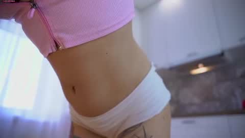 Snapshot of little__mixx chatting on 12, 6, 2026 SophiaKateline online show from 12, 6, 2026