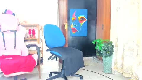 Snapshot of little_africa chatting on 24, 10, 2025 little_africa online show from 24, 10, 2025