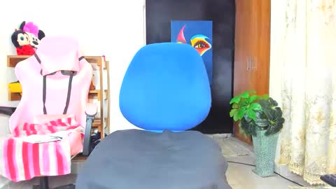 Snapshot of little_africa chatting on 8, 11, 2025 little_africa online show from 8, 11, 2025