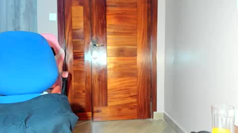 Snapshot of little_africa chatting on 10, 2, 2026 little_africa online show from 10, 2, 2026