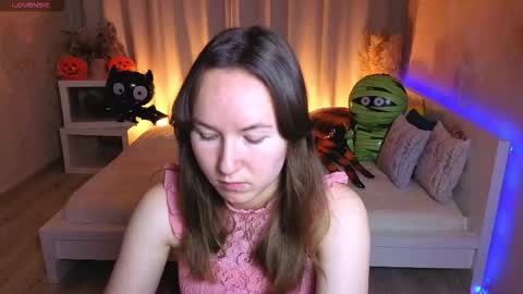 Snapshot of little_doll_meow chatting on 24, 10, 2025 Alexandra online show from 24, 10, 2025