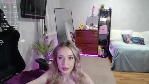 Snapshot of little_sofa99 chatting on 4, 3, 2025 Sonya online show from 4, 3, 2025