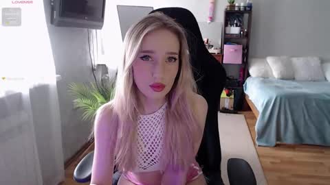 Snapshot of little_sofa99 chatting on 11, 3, 2025 Sonya online show from 11, 3, 2025