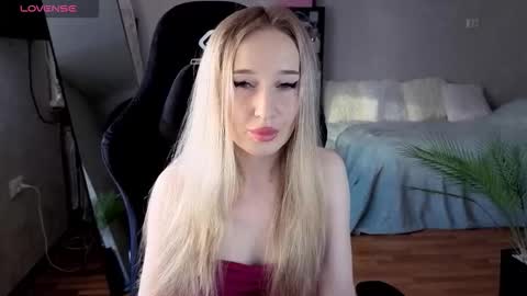 Snapshot of little_sofa99 chatting on 16, 9, 2025 Sonya online show from 16, 9, 2025