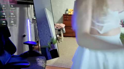 Snapshot of little_sofa99 chatting on 2, 10, 2025 Sonya online show from 2, 10, 2025