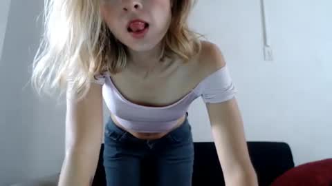 Snapshot of littlebell44 chatting on 22, 5, 2026 sofia online show from 22, 5, 2026