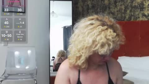 Snapshot of littlecurlygirll chatting on 5, 12, 2025 LittleCurlyGirll online show from 5, 12, 2025