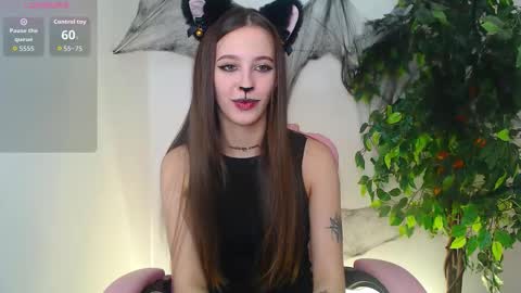 Snapshot of littlee_cherry18 chatting on 29, 10, 2025 Lana online show from 29, 10, 2025