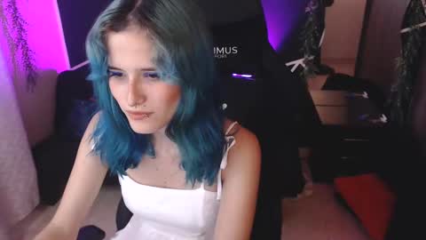 Snapshot of littlenami_ chatting on 31, 10, 2025 LAUREN online show from 31, 10, 2025