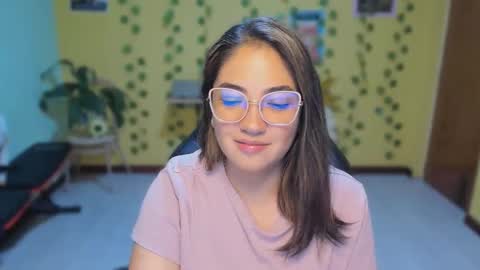 Mia  Wednesday to Sunday 730 am to 1030 am Colombian Hour D online show from 17, 4, 2026