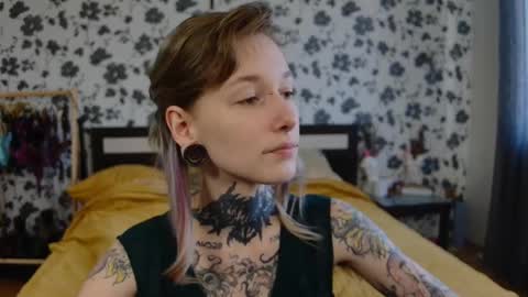 Snapshot of littlespacemouse chatting on 22, 10, 2025 Niki free tg channel with some photos gifs and info about streams online show from 22, 10, 2025