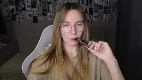 Snapshot of littlevildevil chatting on 19, 7, 2026 Eliana online show from 19, 7, 2026