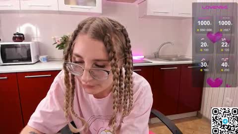 My name is Livy Nice to meet you  Thumbs up please its important online show from 20, 11, 2025