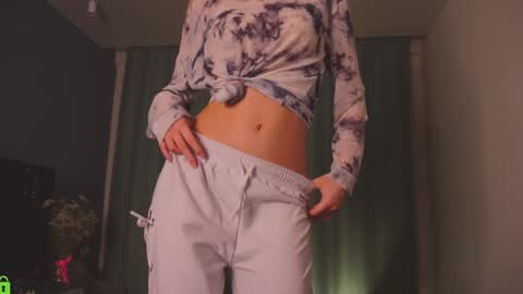 Snapshot of lizbethcoll chatting on 13, 12, 2024 Sunnheart online show from 13, 12, 2024