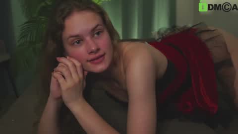 Snapshot of lizbethcoll chatting on 24, 12, 2024 Sunnheart online show from 24, 12, 2024