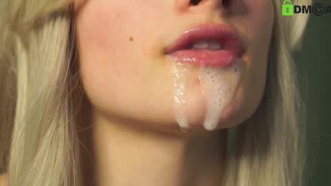 Snapshot of lizbethcoll chatting on 4, 2, 2025 Sunnheart online show from 4, 2, 2025