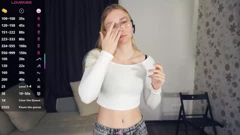 Snapshot of lizzetteavent chatting on 7, 1, 2026 Megan online show from 7, 1, 2026