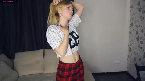 Snapshot of lizzetteavent chatting on 12, 1, 2026 Megan online show from 12, 1, 2026