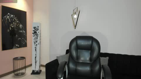 Snapshot of lizzhamilton_ chatting on 23, 2, 2026 Lizzi online show from 23, 2, 2026