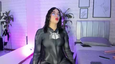 Snapshot of lizzie_evans chatting on 3, 10, 2025 Lizzie online show from 3, 10, 2025
