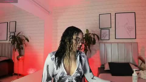  Lizzie  online show from 15, 4, 2026