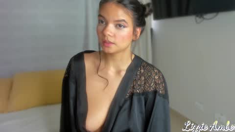 Snapshot of lizzieamber chatting on 14, 1, 2025 lizzieamber online show from 14, 1, 2025