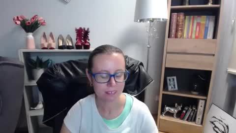 Snapshot of lizzy_sparkle chatting on 9, 9, 2025 Lizzy online show from 9, 9, 2025