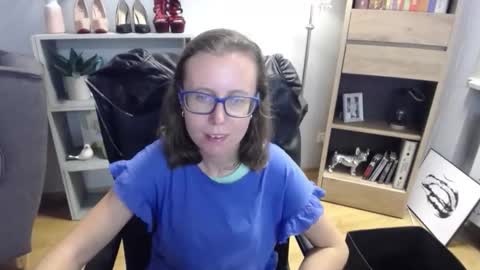Snapshot of lizzy_sparkle chatting on 10, 9, 2025 Lizzy online show from 10, 9, 2025