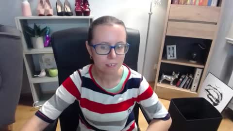 Snapshot of lizzy_sparkle chatting on 11, 9, 2025 Lizzy online show from 11, 9, 2025