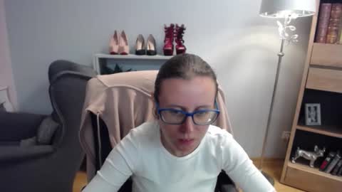 Snapshot of lizzy_sparkle chatting on 24, 9, 2025 Lizzy online show from 24, 9, 2025