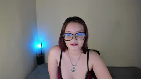 Snapshot of lizzysnoww chatting on 7, 6, 2026 Lizzy online show from 7, 6, 2026