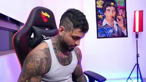 logan_hugh8 online show from 22, 10, 2025