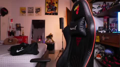 logan_hugh8 online show from 16, 5, 2026