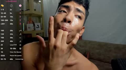 logantwink18 online show from 25, 3, 2026