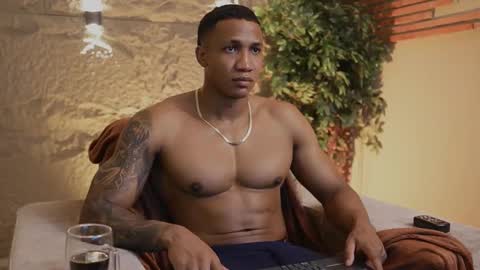 Snapshot of loganvarela chatting on 28, 10, 2025 loganvarela online show from 28, 10, 2025