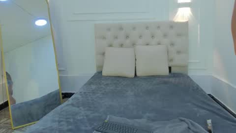 lola red online show from 28, 3, 2026