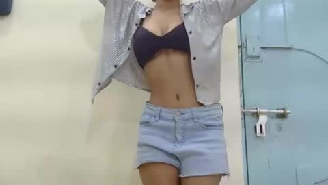 lolaa online show from 13, 10, 2025