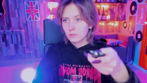 Snapshot of lolaasmus chatting on 7, 1, 2025 I consider myself the god Loki but life just calls me LOL online show from 7, 1, 2025