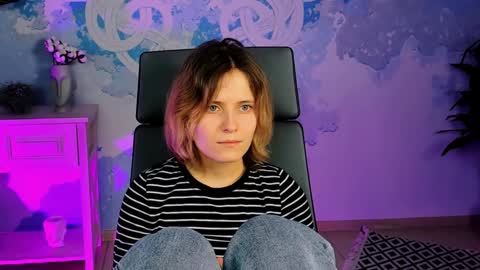 Snapshot of lolaasmus chatting on 31, 1, 2025 I consider myself the god Loki but life just calls me LOL online show from 31, 1, 2025