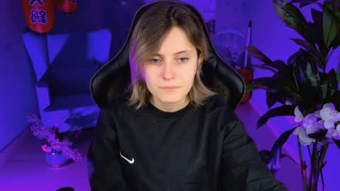 Snapshot of lolaasmus chatting on 4, 2, 2025 I consider myself the god Loki but life just calls me LOL online show from 4, 2, 2025