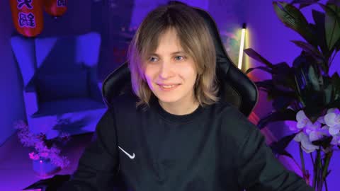 Snapshot of lolaasmus chatting on 4, 2, 2025 I consider myself the god Loki but life just calls me LOL online show from 4, 2, 2025