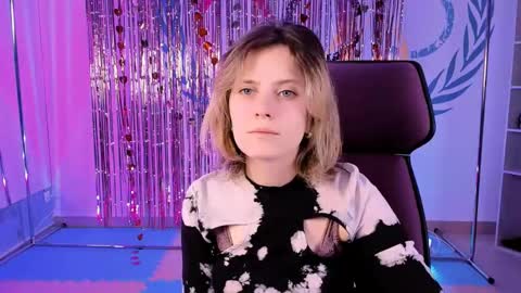 Snapshot of lolaasmus chatting on 27, 2, 2025 I consider myself the god Loki but life just calls me LOL online show from 27, 2, 2025