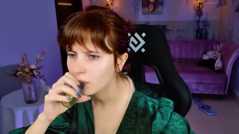 Snapshot of lolaasmus chatting on 26, 9, 2025 I consider myself the god Loki but life just calls me LOL online show from 26, 9, 2025