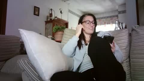 Snapshot of lolahueso chatting on 3, 2, 2026 LOLA HUESO y ERIC online show from 3, 2, 2026