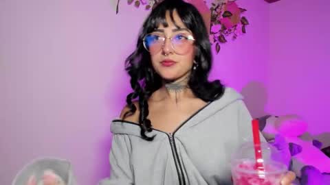 Lola online show from 4, 3, 2026