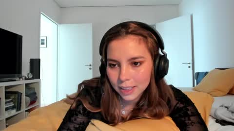 Snapshot of lolaverse chatting on 18, 4, 2026 Lola doll online show from 18, 4, 2026