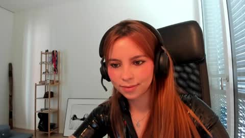 Snapshot of lolaverse chatting on 25, 4, 2026 Lola doll online show from 25, 4, 2026