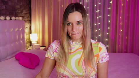 Snapshot of lollidoli__ chatting on 14, 1, 2025 Victoria online show from 14, 1, 2025