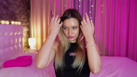 Snapshot of lollidoli__ chatting on 22, 1, 2025 Victoria online show from 22, 1, 2025